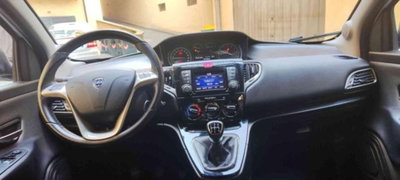 Lancia Ypsilon 1.2 69 CV 5 porte Gold (6)