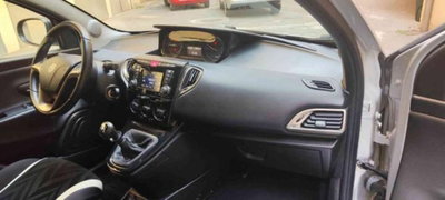Lancia Ypsilon 1.2 69 CV 5 porte Gold (7)