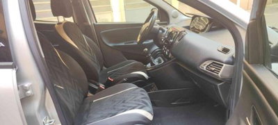 Lancia Ypsilon 1.2 69 CV 5 porte Gold (8)