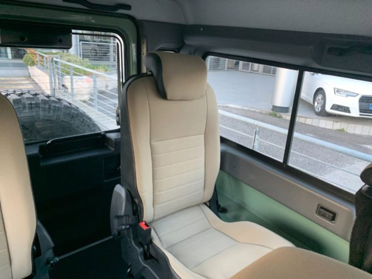 Land Rover Defender 110 2.2 TD4 Station Wagon Heritage Edition N1 (10)