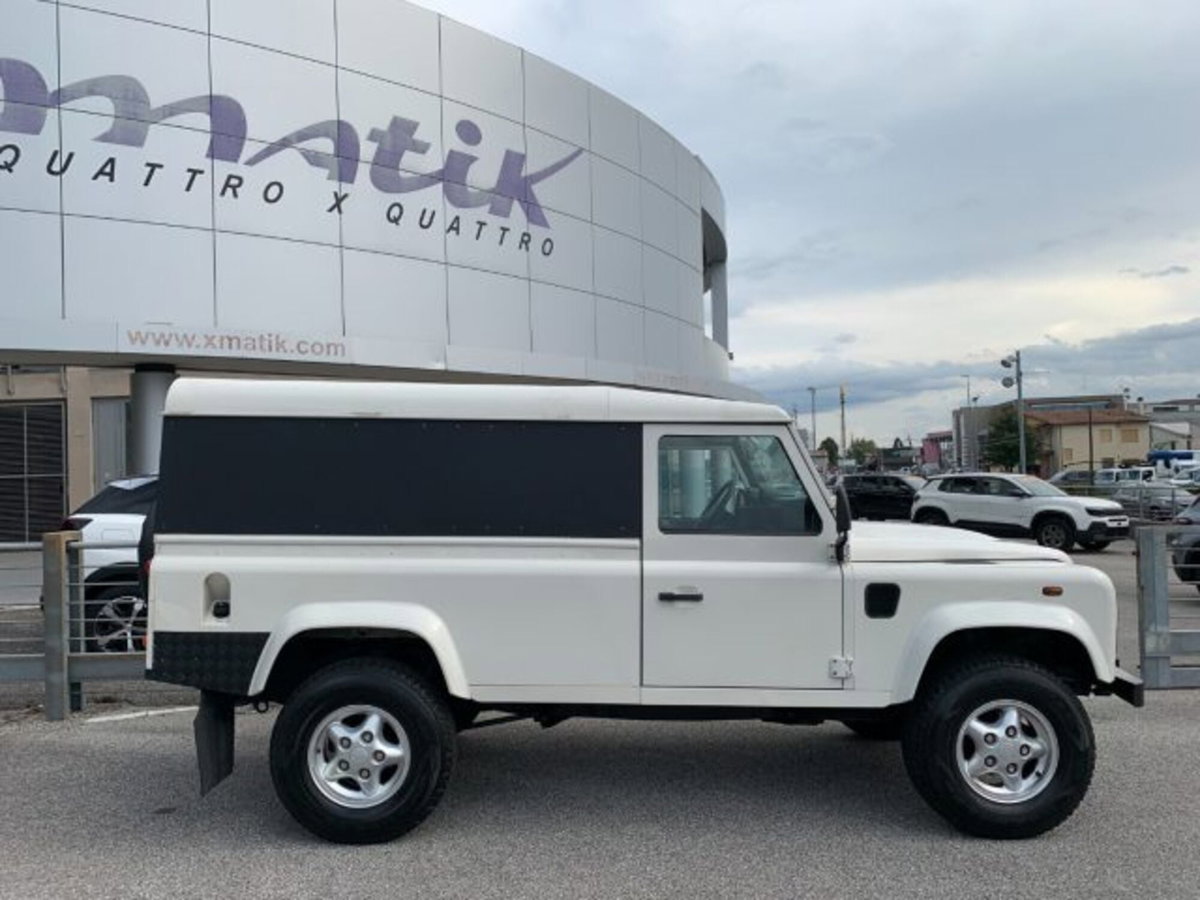 Land Rover Defender 110 2.4 TD4 Hard Top E (2)
