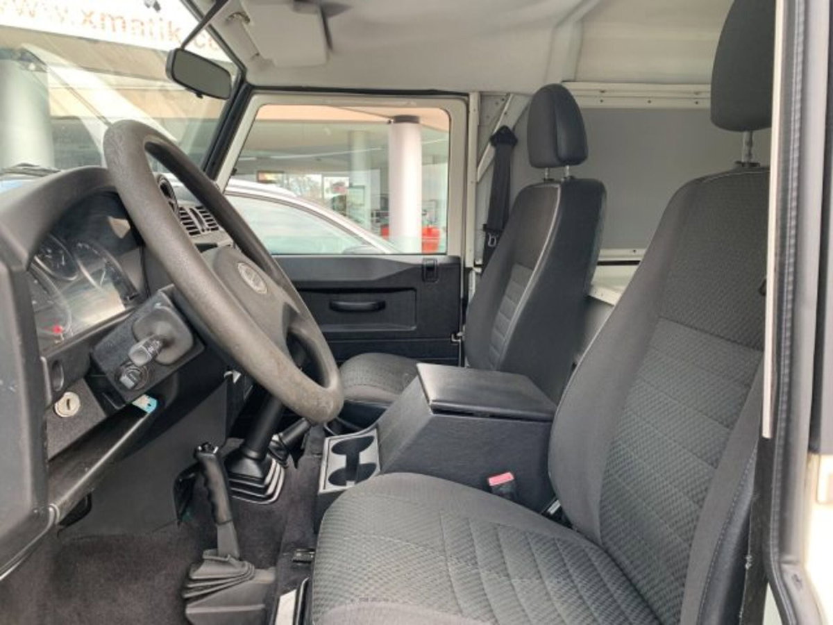 Land Rover Defender 110 2.4 TD4 Hard Top E (5)