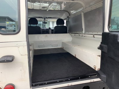 Land Rover Defender 110 2.4 TD4 Hard Top E (8)