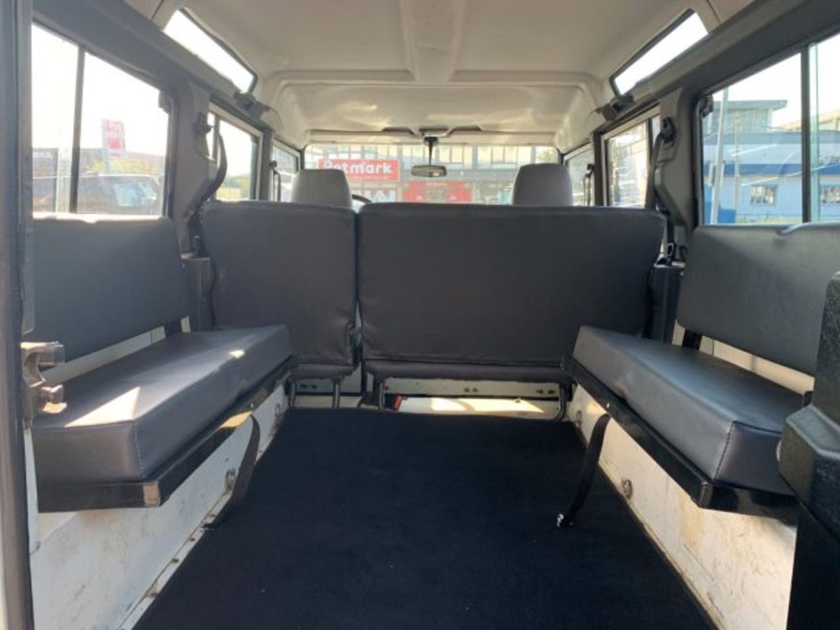 Land Rover Defender 110 2.5 Td5 cat Station Wagon (11)