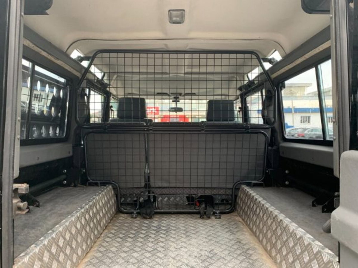 Land Rover Defender 110 2.5 Td5 cat Station Wagon (8)