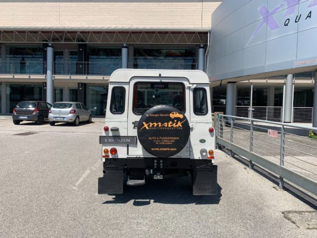 Land Rover Defender 90 2.4 TD4 Station Wagon S (5)