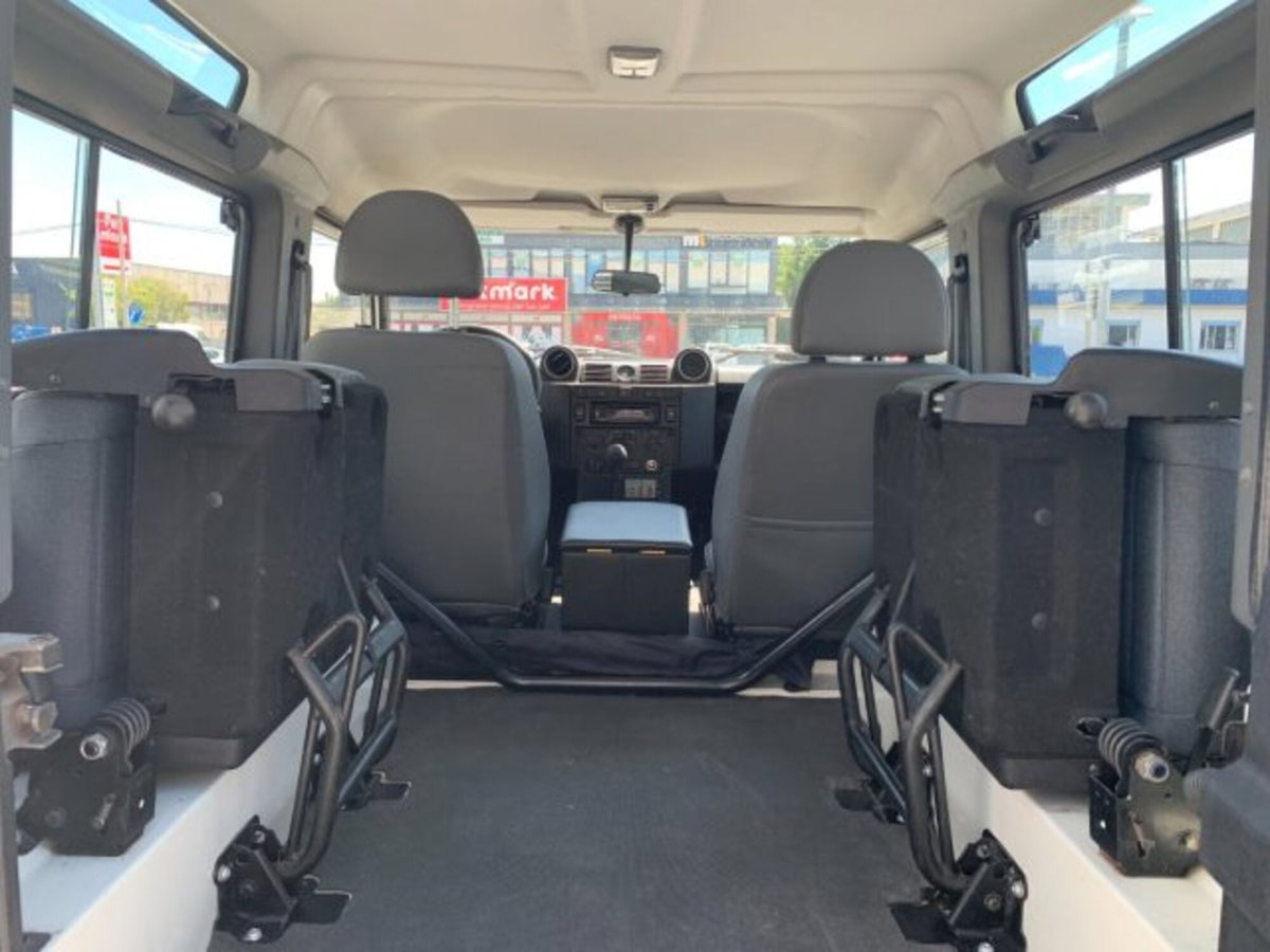 Land Rover Defender 90 2.4 TD4 Station Wagon S (9)