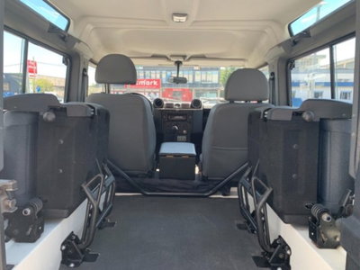 Land Rover Defender 90 2.4 TD4 Station Wagon S (9)