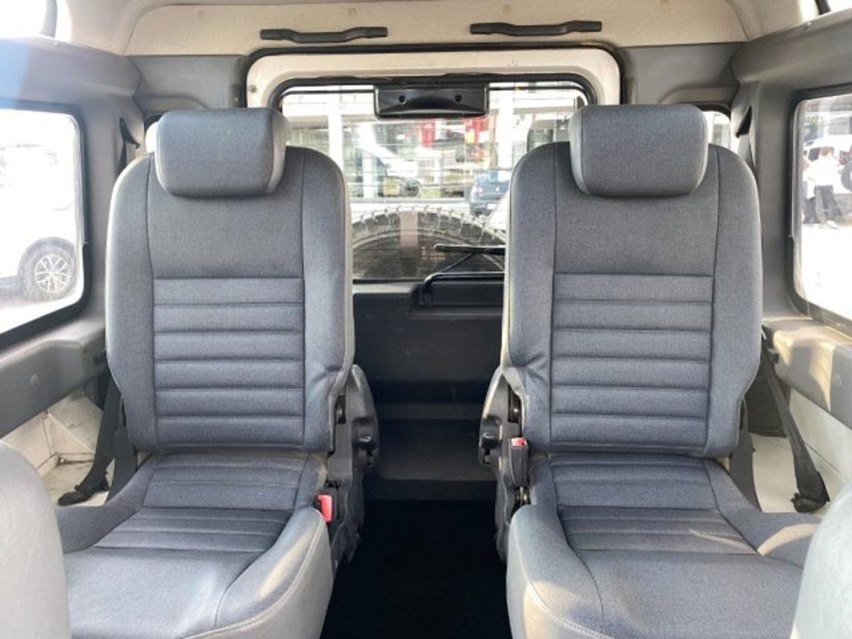 Land Rover Defender 90 2.4 TD4 Station Wagon S (8)