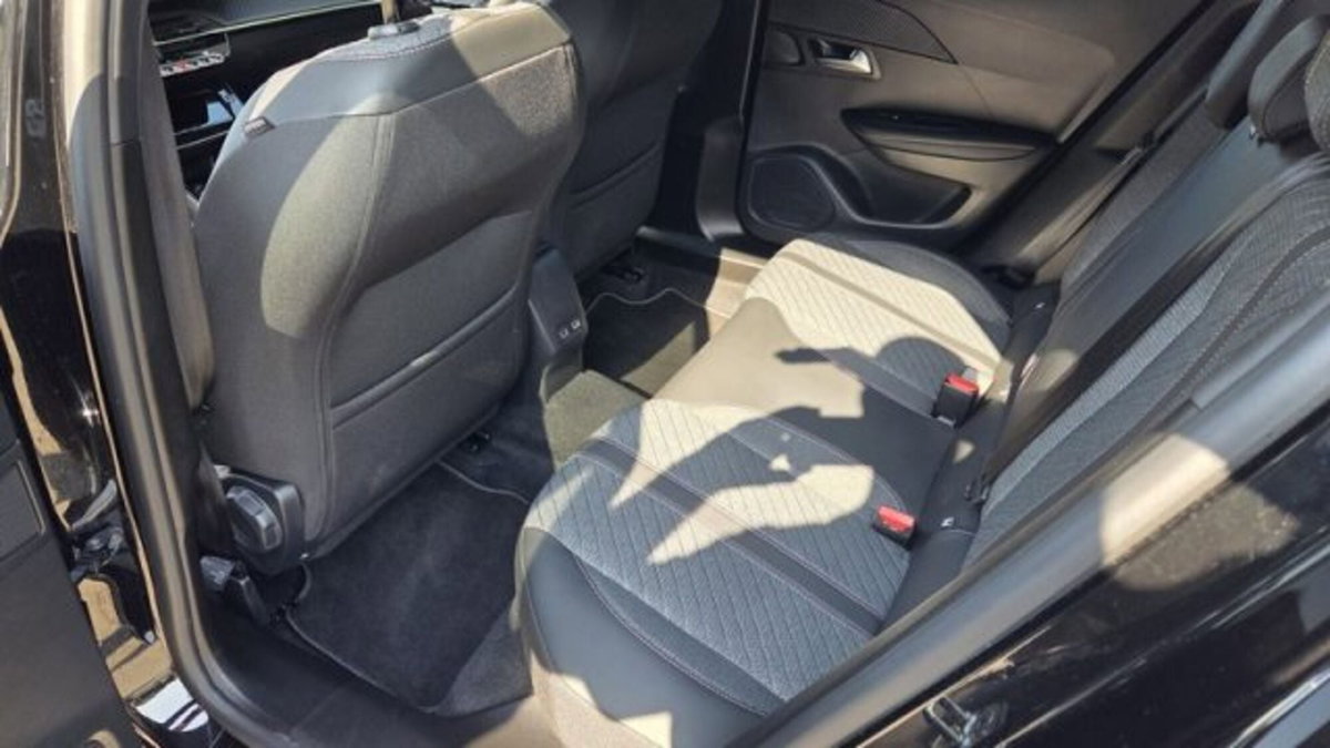 Peugeot 2008 50 kWh Allure (14)