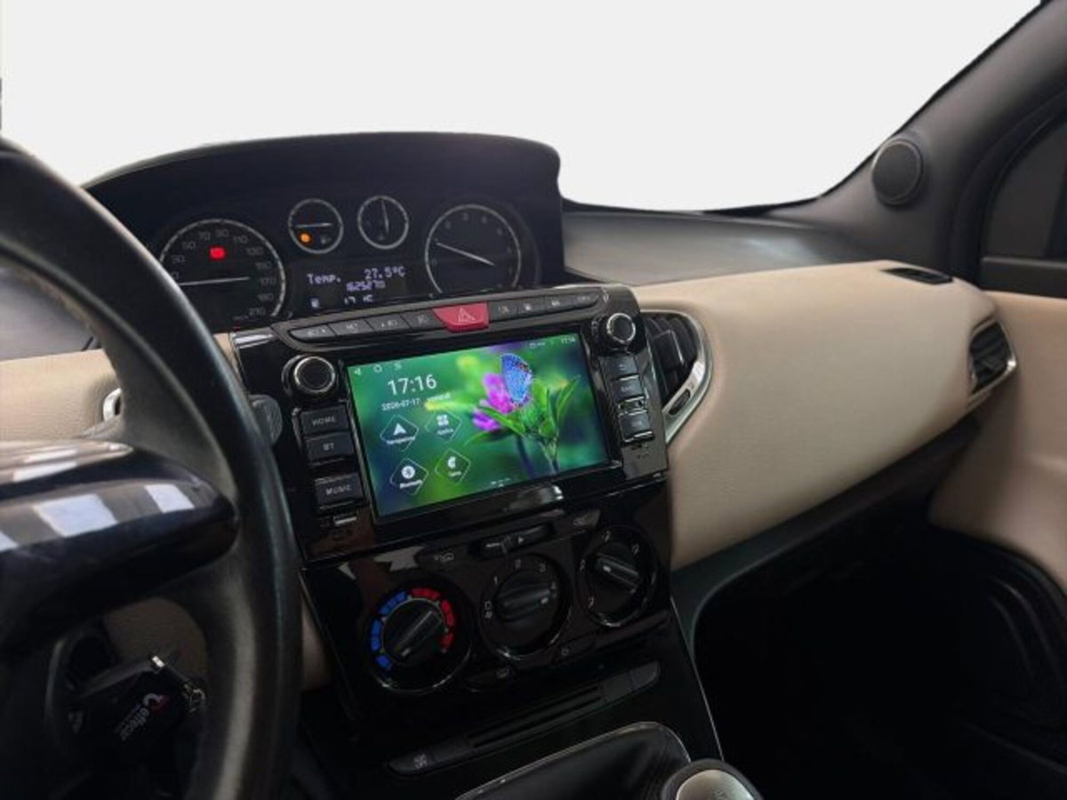 Lancia Ypsilon 1.2 69 CV 5 porte GPL Ecochic Gold (9)