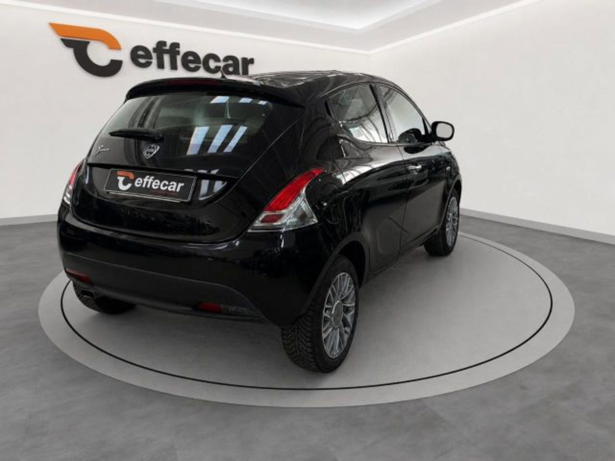 Lancia Ypsilon 1.2 69 CV 5 porte GPL Ecochic Gold (5)