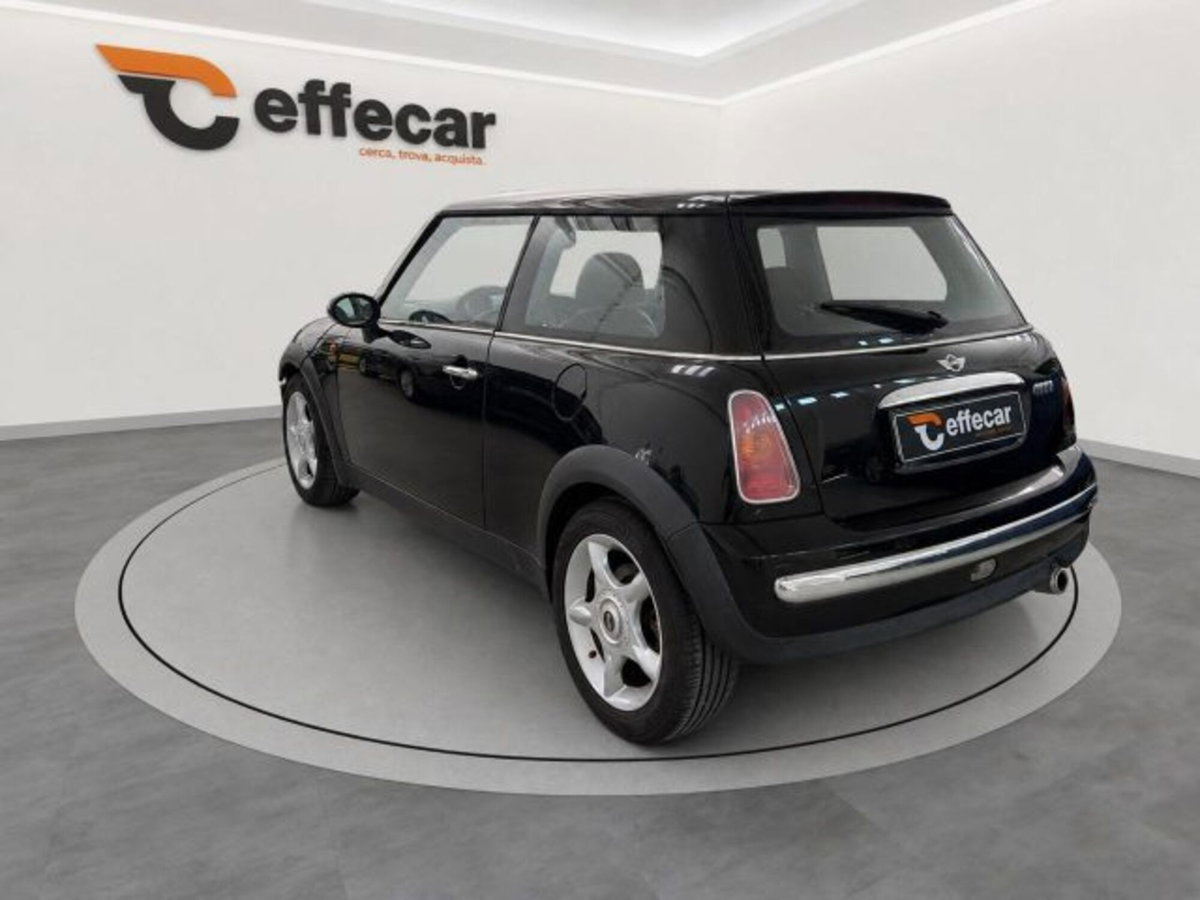 MINI Mini 1.6 16V Cooper (4)