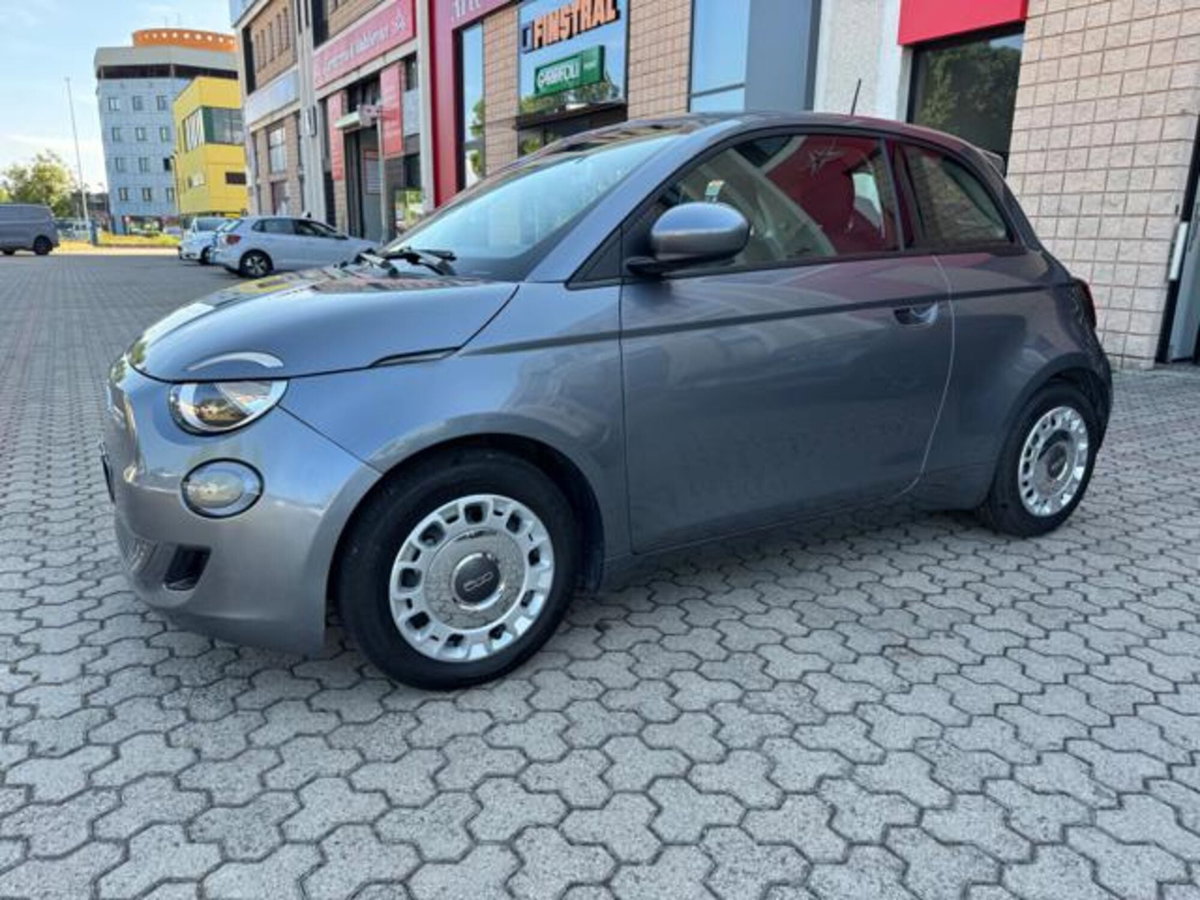 Fiat 500e Passion Berlina 42 kWh (3)