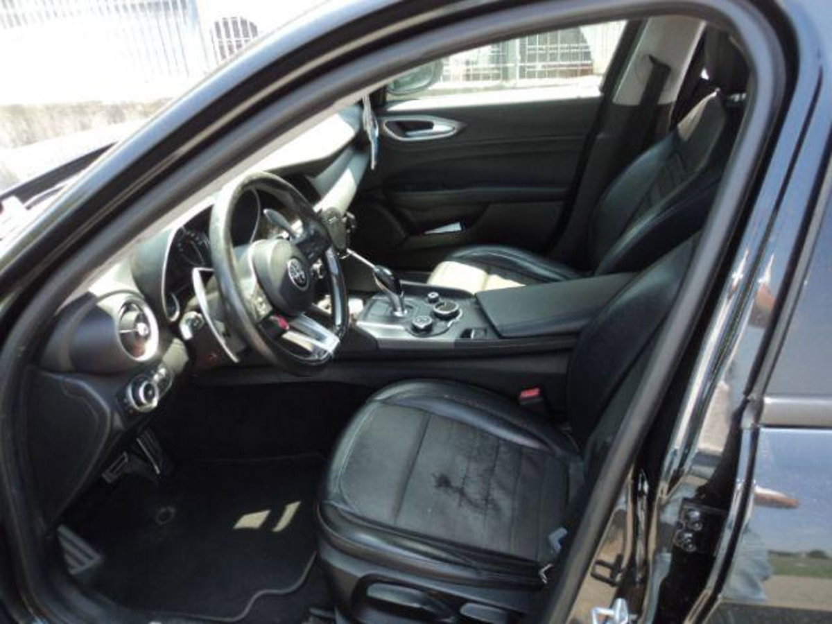 Alfa Romeo Giulia 2.2 Turbodiesel 180 CV AT8 Super (8)