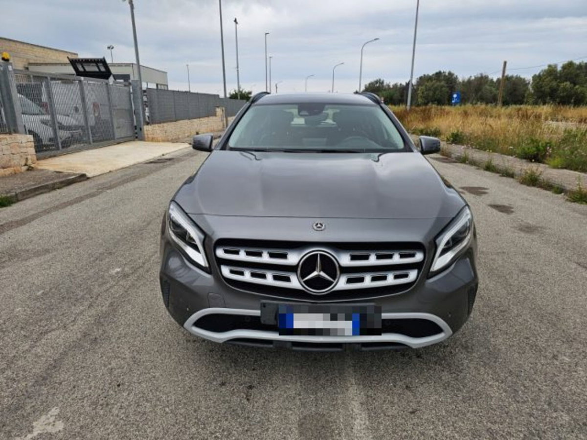 Mercedes-Benz GLA SUV 180 d Automatic Business (2)