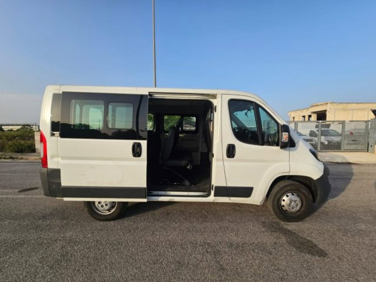 Peugeot Boxer Furgone 330 2.0 BlueHDi/110CV FAP PC-TN Combi Comfort (4)