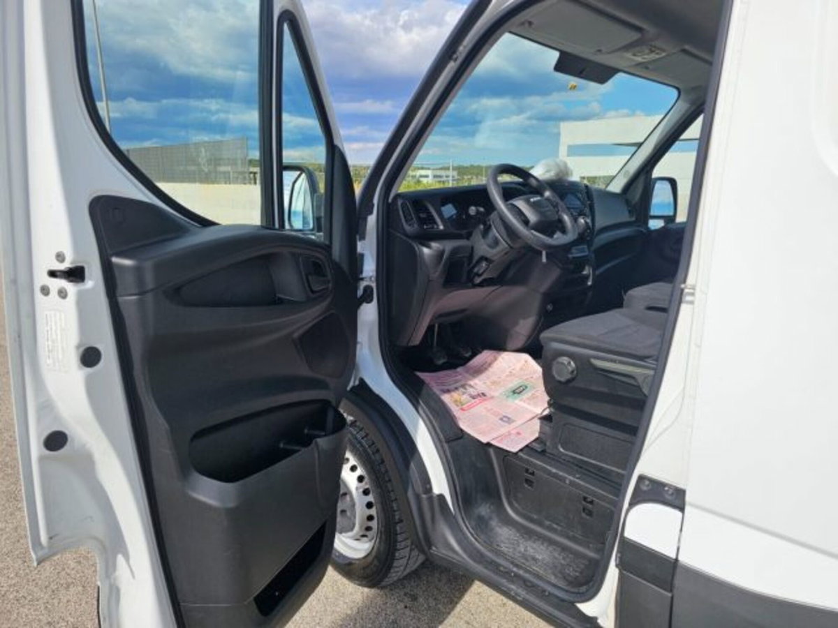 Iveco Daily Furgone 35S12V 2.3 HPT PM-TM Furgone (9)
