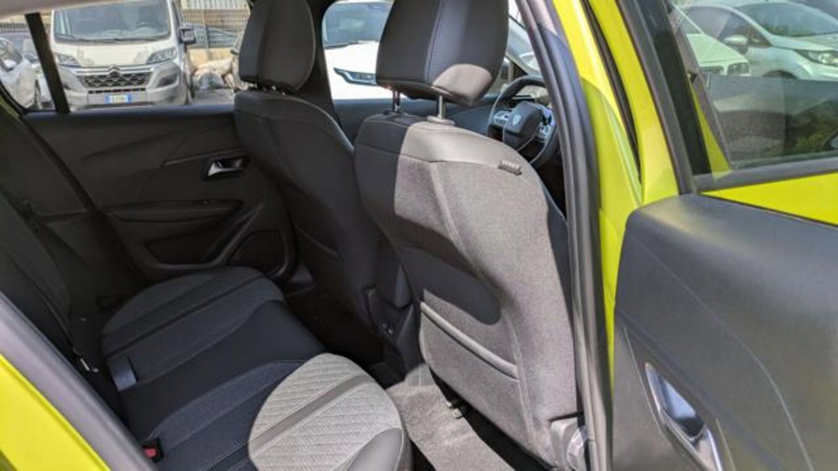 Peugeot 208 50 kWh Allure (10)