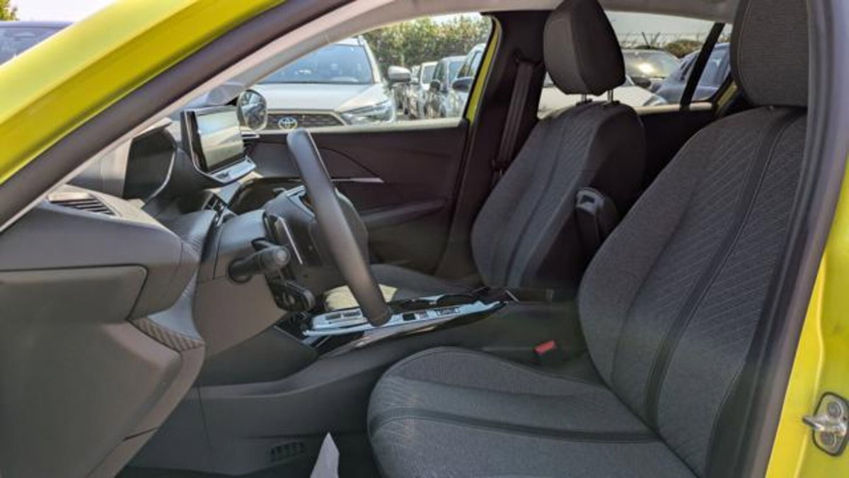 Peugeot 208 50 kWh Allure (11)