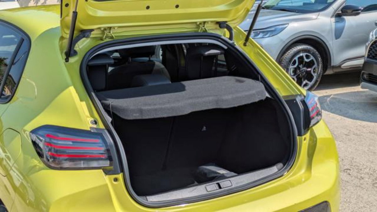 Peugeot 208 50 kWh Allure (18)