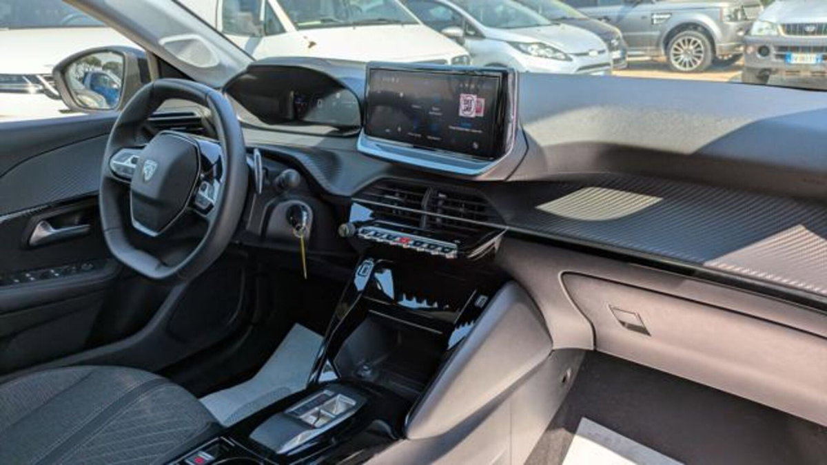 Peugeot 208 50 kWh Allure (8)