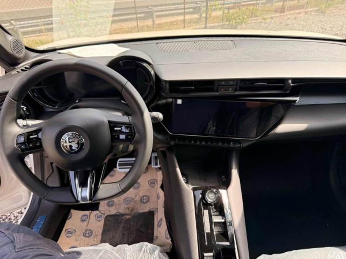 Alfa Romeo Junior 1.2 ibrida Ti 145cv edct6 (4)