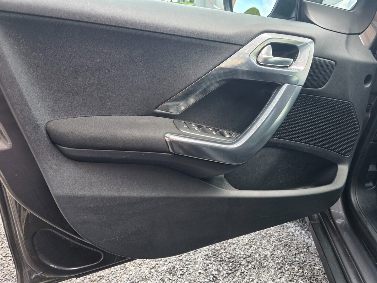 Peugeot 2008 100 Allure (3)