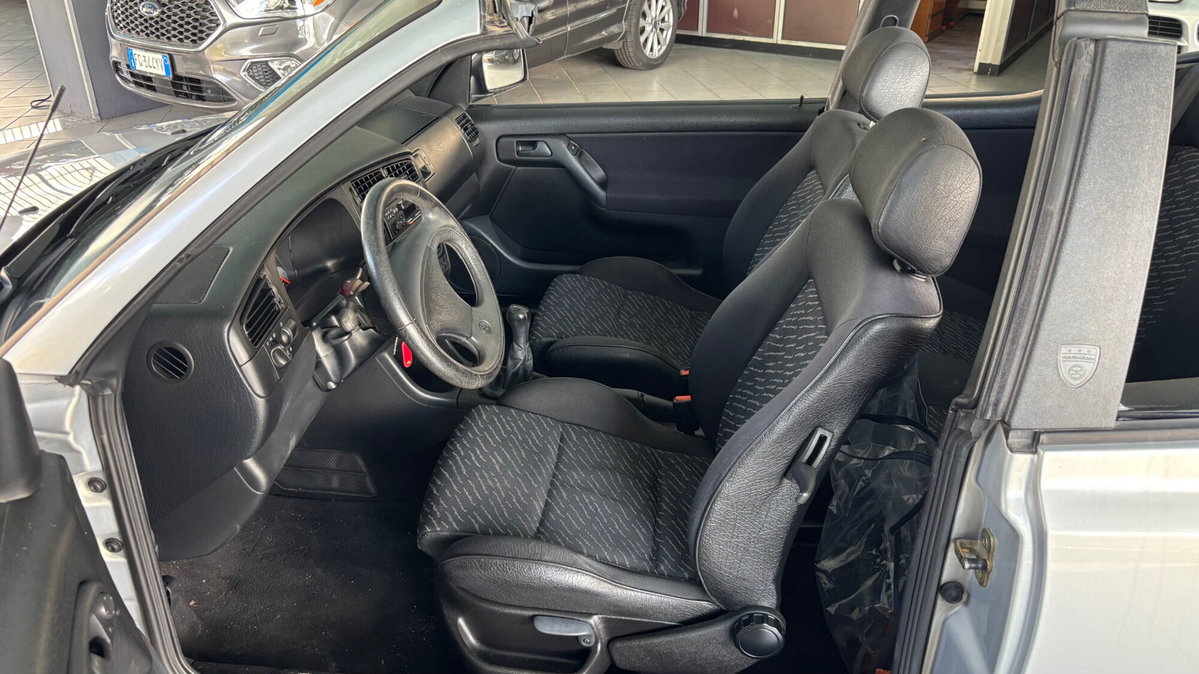 Volkswagen Golf Cabrio 1.6 cat Sport (6)