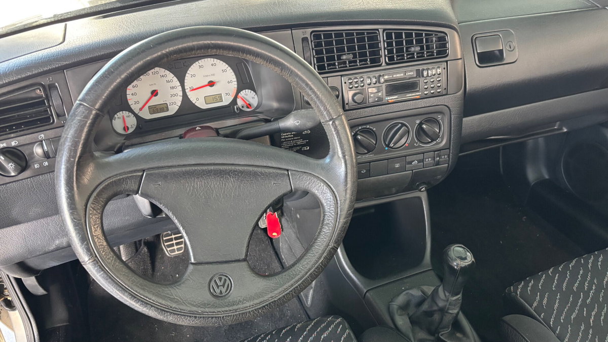 Volkswagen Golf Cabrio 1.6 cat Sport (7)