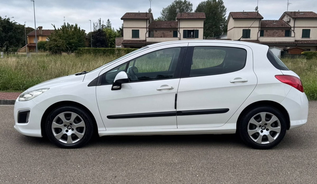 Peugeot 308 1.4 VTi 98CV 5p. Access (18)