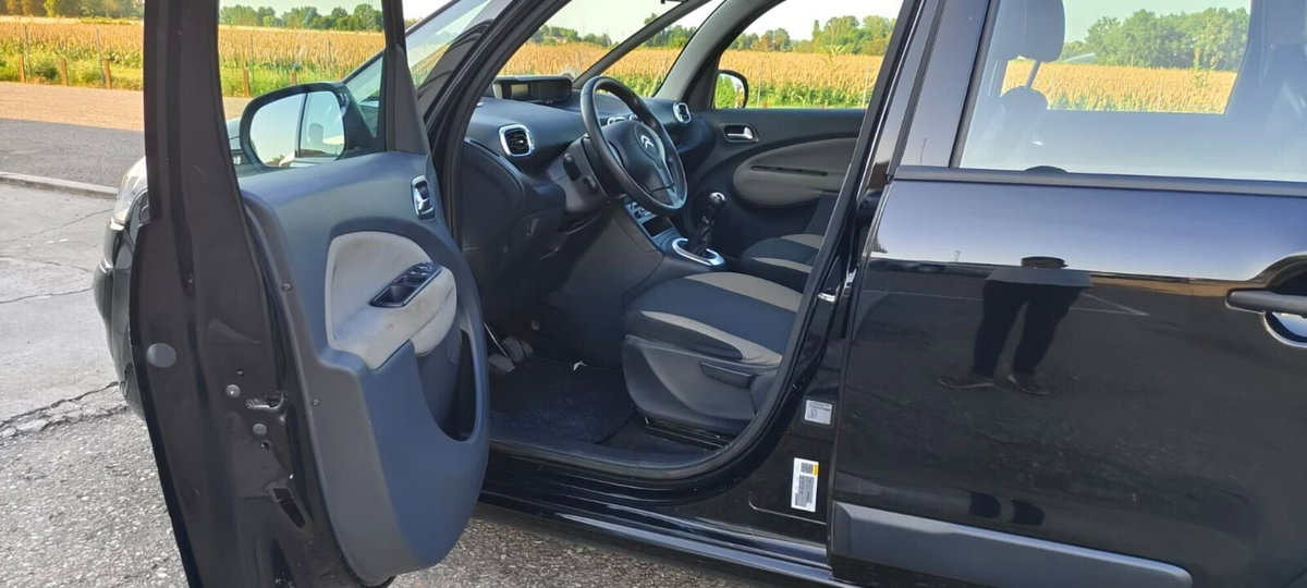 Citroen C3 Picasso 1.6 HDi 90 Exclusive (20)