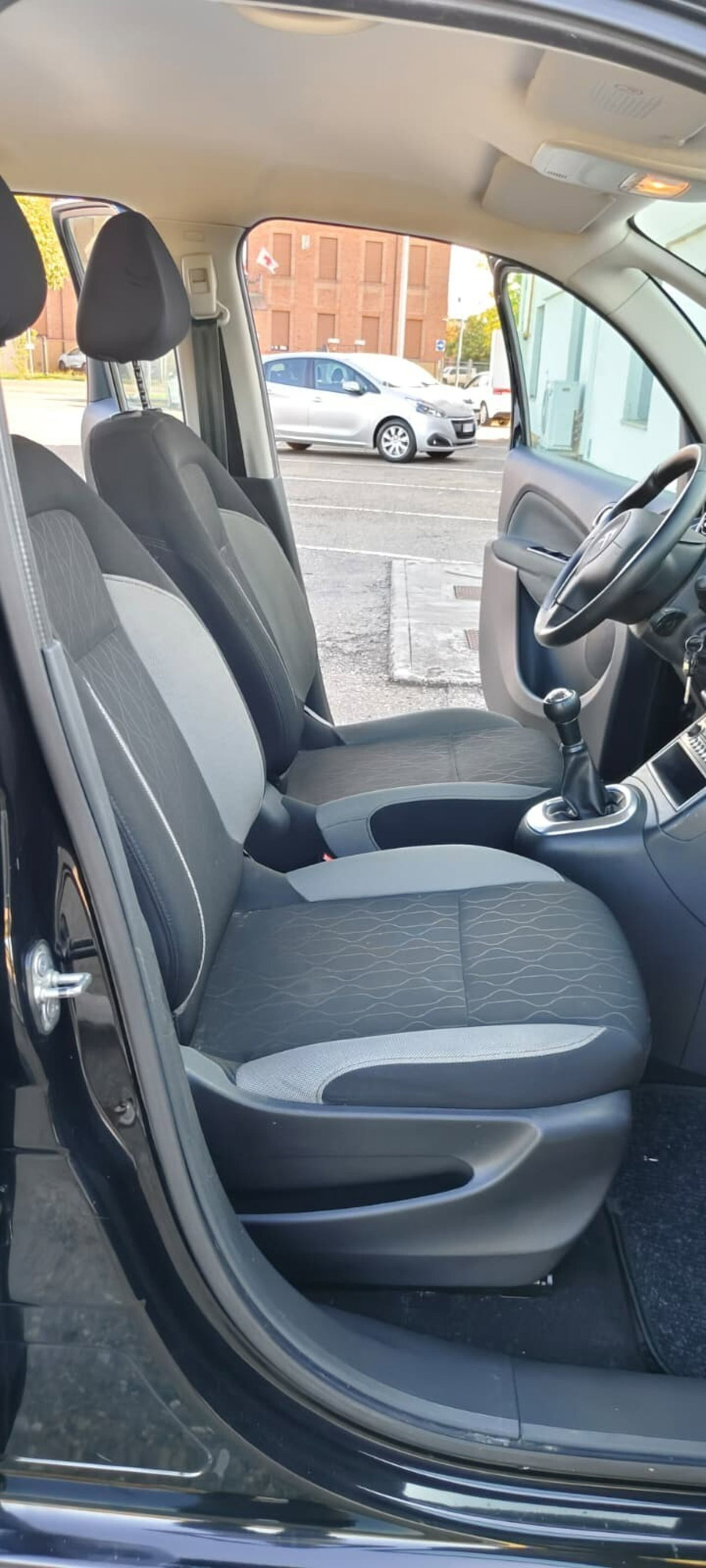 Citroen C3 Picasso 1.6 HDi 90 Exclusive (7)