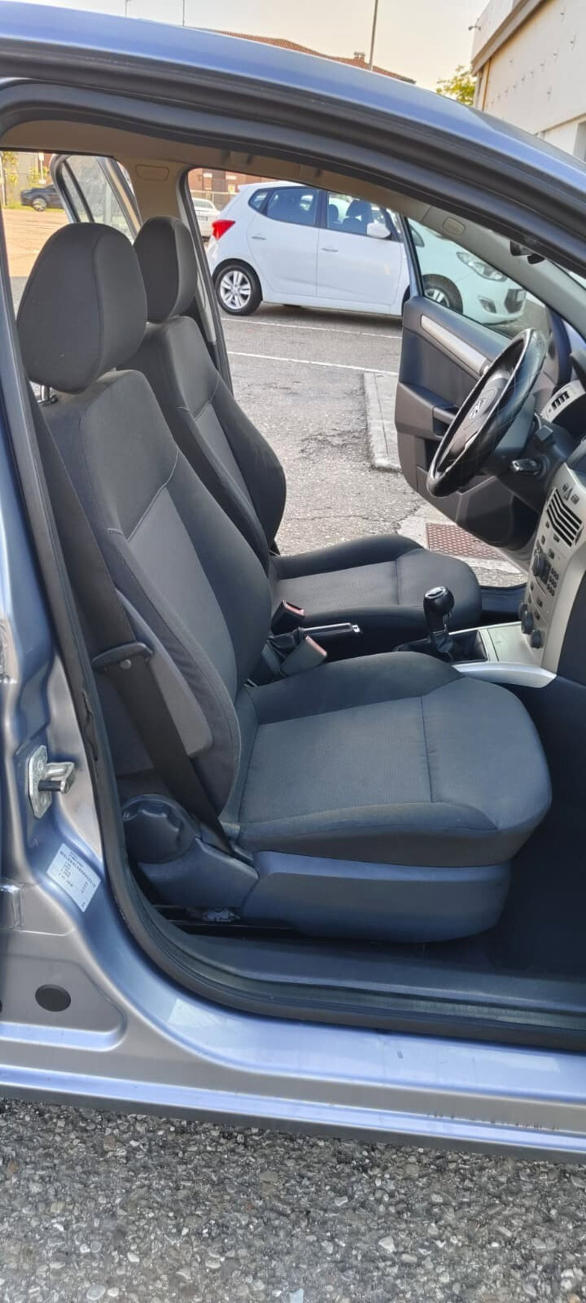 Opel Astra 1.6 16V VVT 5 porte Cosmo (10)