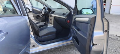 Opel Astra 1.6 16V VVT 5 porte Cosmo (11)
