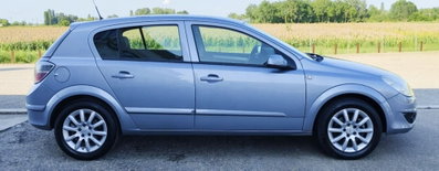 Opel Astra 1.6 16V VVT 5 porte Cosmo (12)