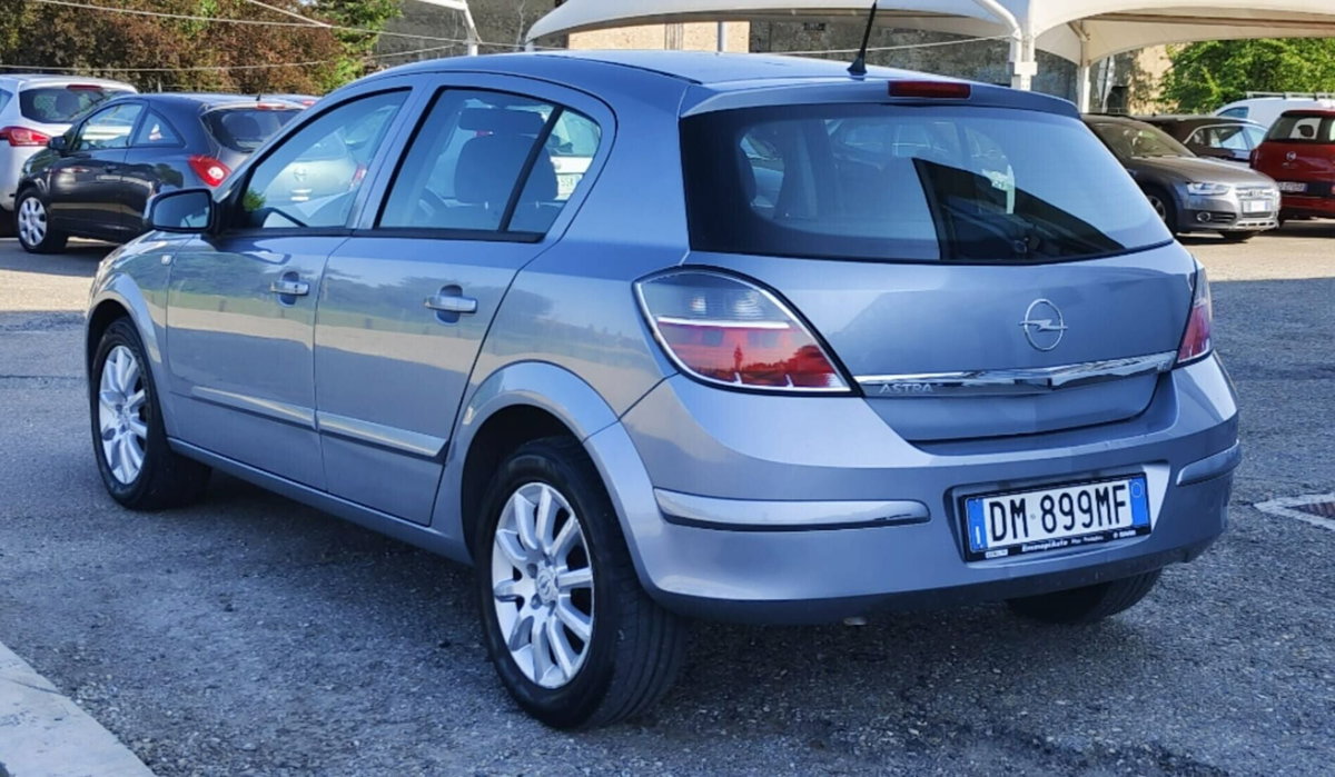 Opel Astra 1.6 16V VVT 5 porte Cosmo (15)