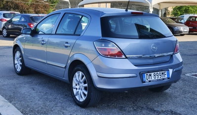 Opel Astra 1.6 16V VVT 5 porte Cosmo (15)