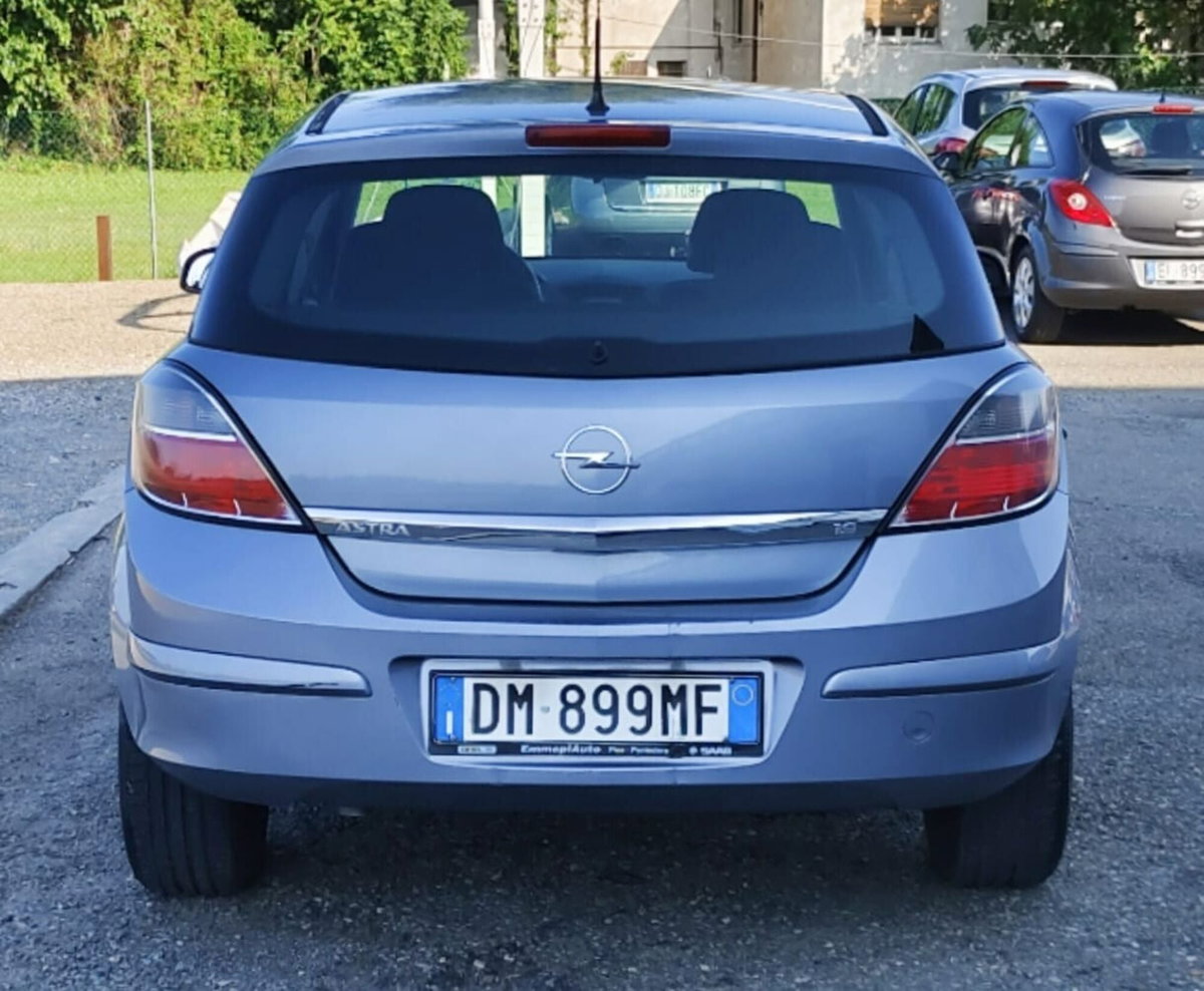 Opel Astra 1.6 16V VVT 5 porte Cosmo (16)