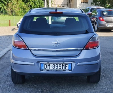 Opel Astra 1.6 16V VVT 5 porte Cosmo (16)