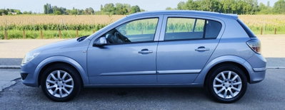 Opel Astra 1.6 16V VVT 5 porte Cosmo (17)