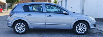 Opel Astra 1.6 16V VVT 5 porte Cosmo (18)