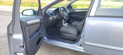 Opel Astra 1.6 16V VVT 5 porte Cosmo (19)