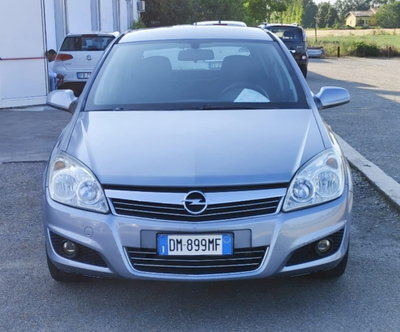 Opel Astra 1.6 16V VVT 5 porte Cosmo (3)