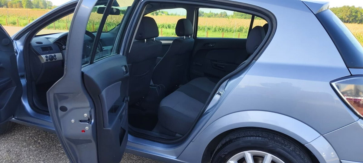 Opel Astra 1.6 16V VVT 5 porte Cosmo (4)