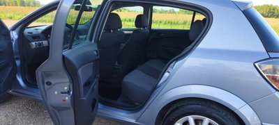 Opel Astra 1.6 16V VVT 5 porte Cosmo (4)