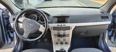 Opel Astra 1.6 16V VVT 5 porte Cosmo (5)