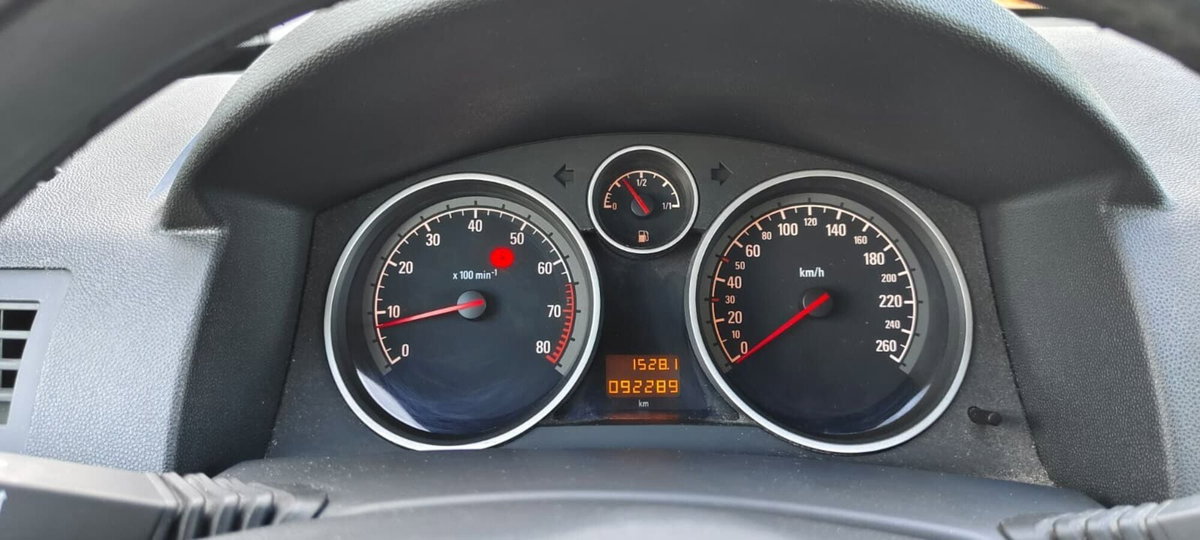 Opel Astra 1.6 16V VVT 5 porte Cosmo (6)