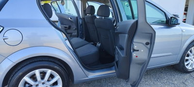 Opel Astra 1.6 16V VVT 5 porte Cosmo (8)