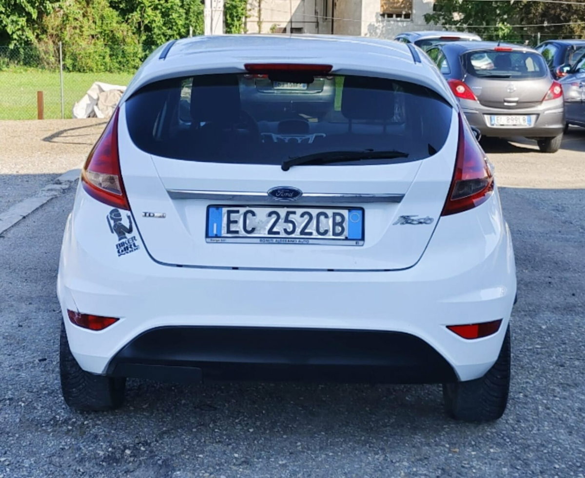 Ford Fiesta 1.4 TDCi 68CV 5 porte Titanium (11)